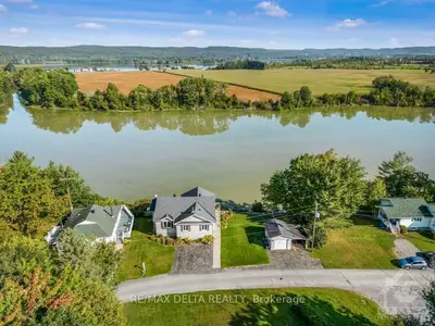 21 LECLAIR E Road, Alfred and Plantagenet, ON K0B 1L0