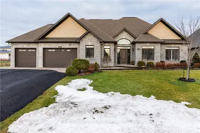 6711 YACHT Boulevard, South Glengarry, ON K6H 7N6