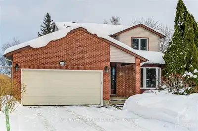 412 LOUIS RIEL Drive, Orleans - Cumberland and Area, ON K1E 2S4