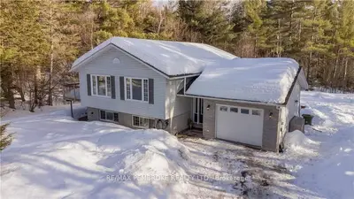 671 BLACK BAY Road, Petawawa, ON K8H 2W8