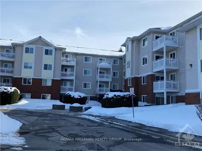 268 LORRY GREENBERG Drive 6, Hunt Club - South Keys and Area, ON K1T 3K1