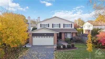 121 HAWK Crescent, Hunt Club - Windsor Park Village and Area, ON K1V 9G8