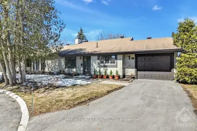 10 CAMELBACK Court, Stittsville - Munster - Richmond, ON K2S 1B9