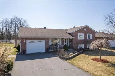 75 MILLE ROCHES Road, South Stormont, ON K0C 1P0