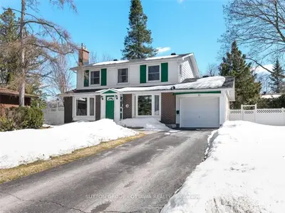 11 CEDARGROVE Court, South of Baseline to Knoxdale, ON K2G 0M4