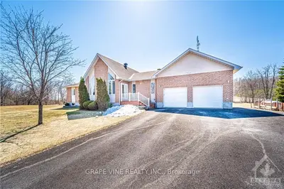 21 KOLO Drive, Stittsville - Munster - Richmond, ON K0A 1B0