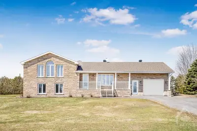 564 BLUE CORNER Road, Alfred and Plantagenet, ON K0B 1K0