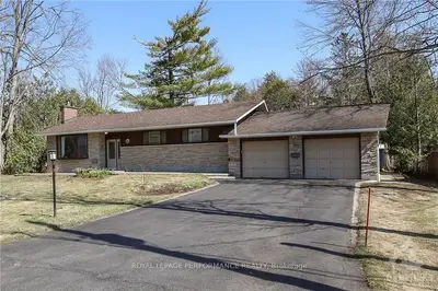 76 GRENFELL Crescent, Tanglewood - Grenfell Glen - Pineglen, ON K2G 0G4