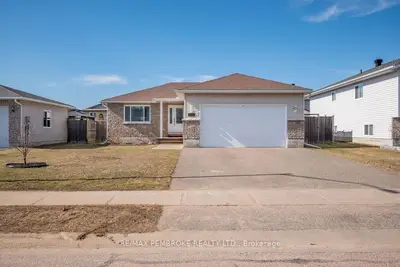 2036 Sandstone Crescent, Petawawa, ON K8H 0A6