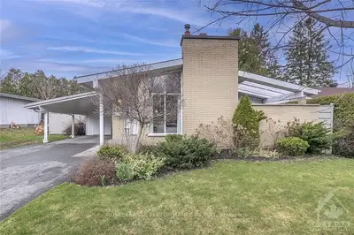105 COBURN Avenue, Kanata, ON K2L 1G4