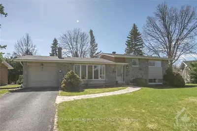 34 WEST HERRINGTON Court, Crystal Bay - Rocky Point - Bayshore, ON K2H 5N7