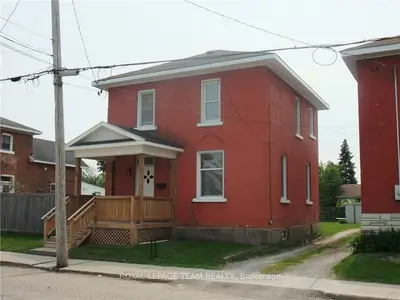 14 BONNECHERE Street, Renfrew, ON K7V 1Y7