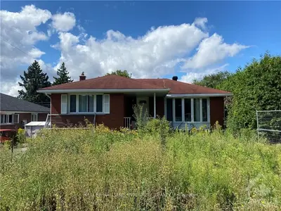 692 CRYSTAL Street, Overbrook - Castleheights and Area, ON K1K 2G2