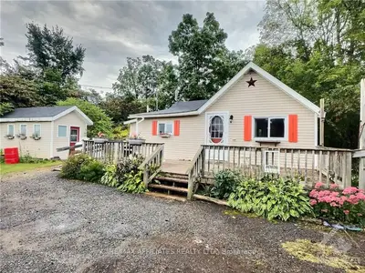 1617 COUNTY 2 Road, Front of Yonge, ON K0E 1R0