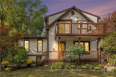 124 CAMELIA Avenue, Manor Park - Cardinal Glen and Area, ON K1K 2X6