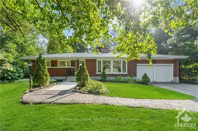 17 ROTHWELL Drive, Beacon Hill North - South and Area, ON K1J 7G5