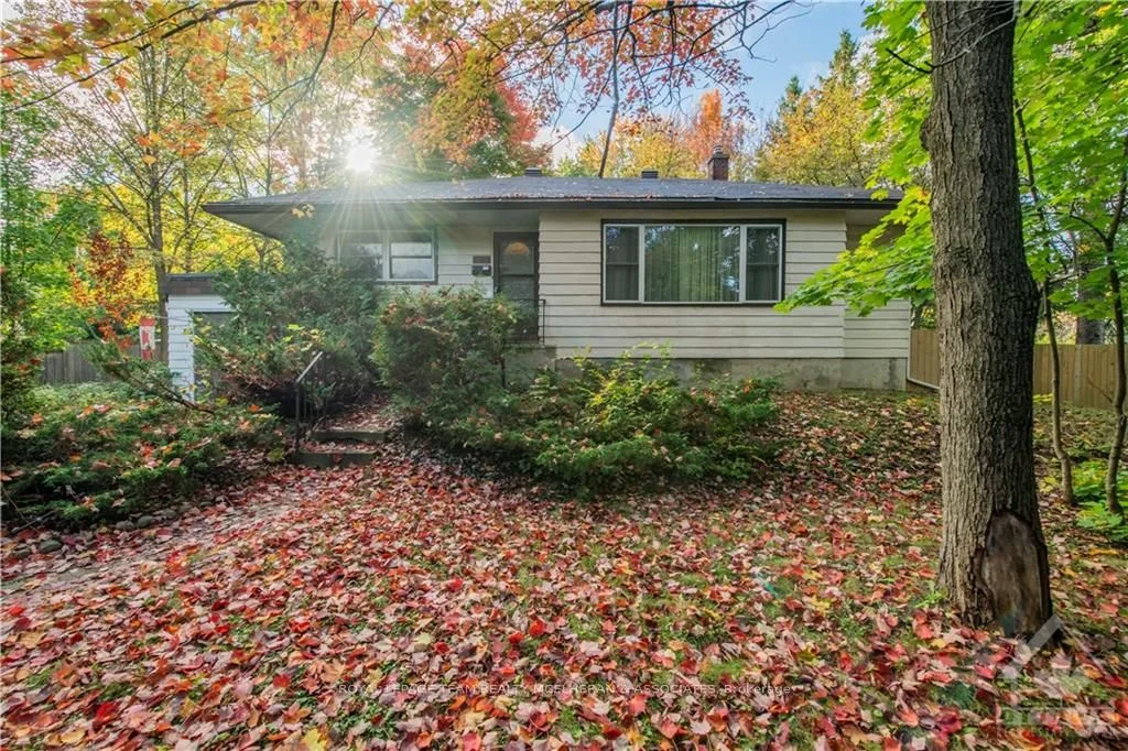162 ANWATIN Street, Bells Corners and South to Fallowfield, ON K2H 6J6