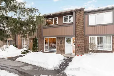 2111 MONTREAL Road 70, Beacon Hill North - South and Area, ON K1J 8M8