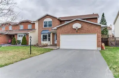 28 APPALOOSA Drive, Kanata, ON K2M 1N7
