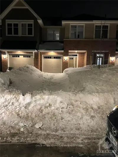110 ANGELONIA Crescent, Blossom Park - Airport and Area, ON K1T 0Y6