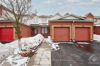 221 DUNTROON Circle, Hunt Club - South Keys and Area, ON K1T 4C9