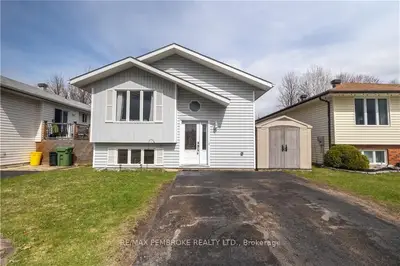 6 BRIARWOOD Drive, Petawawa, ON K8H 3N8
