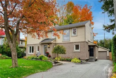 32 SANDRIDGE Road, Manor Park - Cardinal Glen and Area, ON K1K 0A9