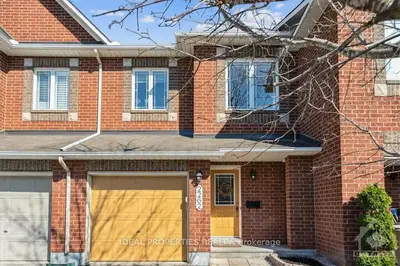 2262 BROCKSTONE Crescent, Orleans - Cumberland and Area, ON K4A 4V3
