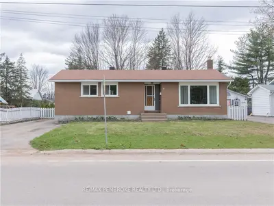 9 JOHN Street, Petawawa, ON K8H 2X9