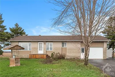 915 ST PIERRE Road, Russell, ON K0A 1W0