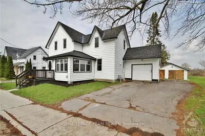 8269 VICTORIA Street, Greely - Metcalfe - Osgoode - Vernon and Area, ON K0A 2P0