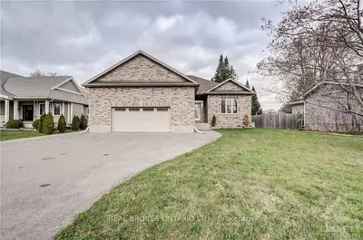 6237 PERTH Street A, Stittsville - Munster - Richmond, ON K0A 2Z0