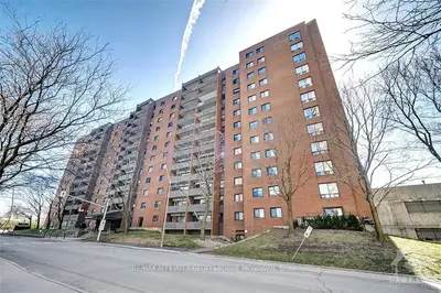 1100 AMBLESIDE Drive 215, Woodroffe, ON K2B 8G6