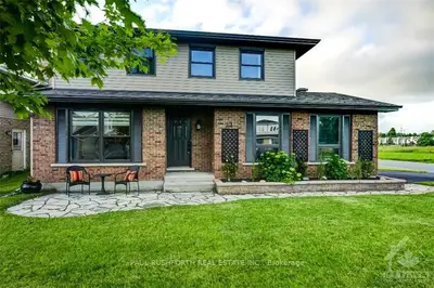 23 BEECHCLIFFE Street, South of Baseline to Knoxdale, ON K2G 4X4