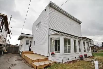 1054 NOTRE DAME Street, Russell, ON K0A 1W0