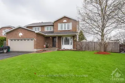 807 HAUTEVIEW Crescent, Orleans - Cumberland and Area, ON K4A 2M2