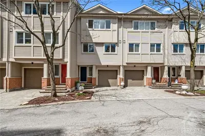 18 SCHOOLHOUSE, New Edinburgh - Lindenlea, ON K1M 2J5