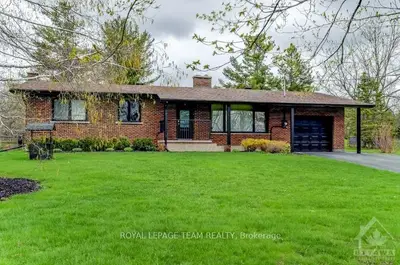87 STEEPLE HILL Crescent, Bells Corners and South to Fallowfield, ON K2R 1G2