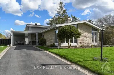57 BARNES Crescent, South of Baseline to Knoxdale, ON K2H 7C1