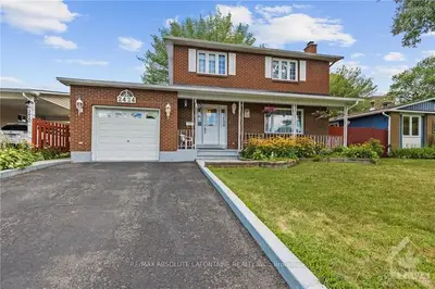 2424 BLACKSTONE Crescent, Elmvale Acres and Area, ON K1B 4H2