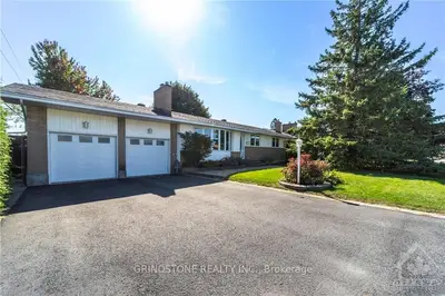 22 BRENT Avenue, South of Baseline to Knoxdale, ON K2G 3K8