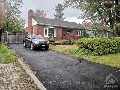 24 CROWNHILL Street, Beacon Hill North - South and Area, ON K1J 7K4