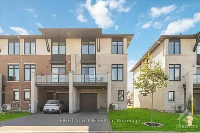 520 LABRADOR Crescent, Blossom Park - Airport and Area, ON K1T 0R4