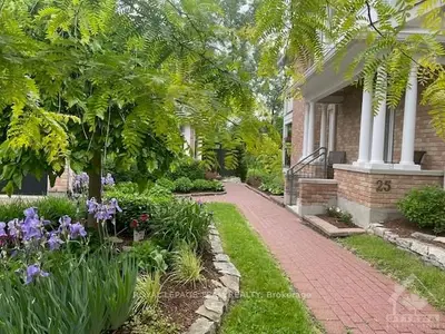 25 Bittern Court, Rockcliffe Park, ON K1L 8K9