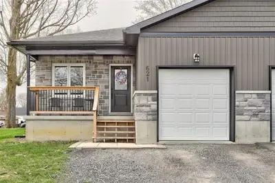 621 St Lawrence Street, Prescott, ON K0E 1T0