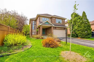 44 STRATHBURY Street, South of Baseline to Knoxdale, ON K2G 5P1