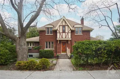 11 HUTCHISON Avenue, Dows Lake - Civic Hospital and Area, ON K1Y 4A2