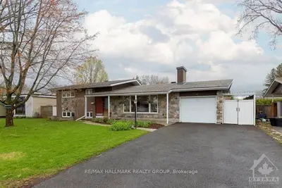 32 CRYSTAL BEACH Drive, Crystal Bay - Rocky Point - Bayshore, ON K2H 5M8