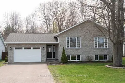 66 BAYSHORE Drive, Petawawa, ON K8H 3R7