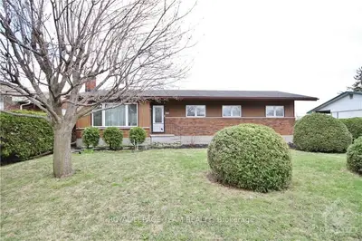 22 GLENMANOR Drive, Meadowlands - Crestview and Area, ON K2G 3G1